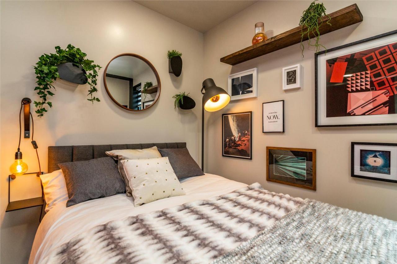 Romantic Getaway Studio Pods Close To Centre With Free Wifi Apartment